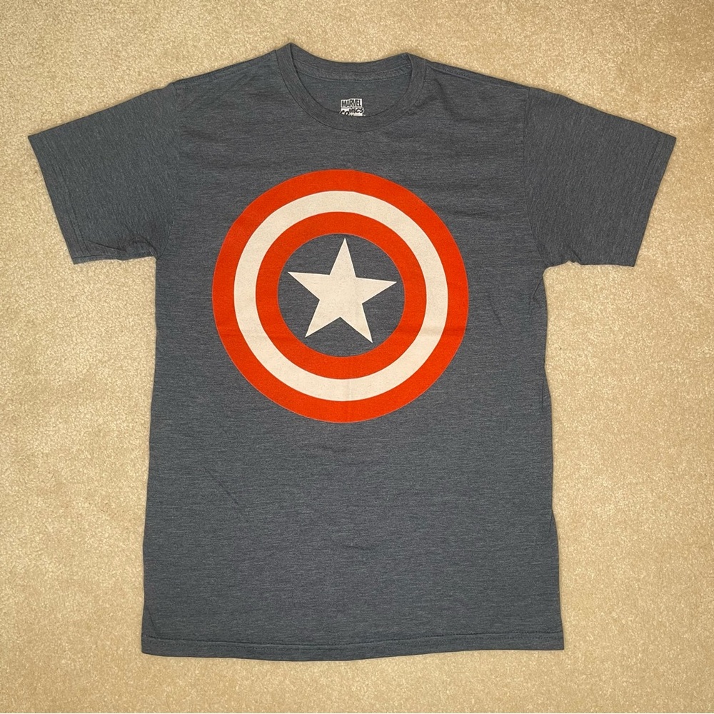 Captain America Marvel Comics Tee Shirt Short Sleeve small unisex red white gray